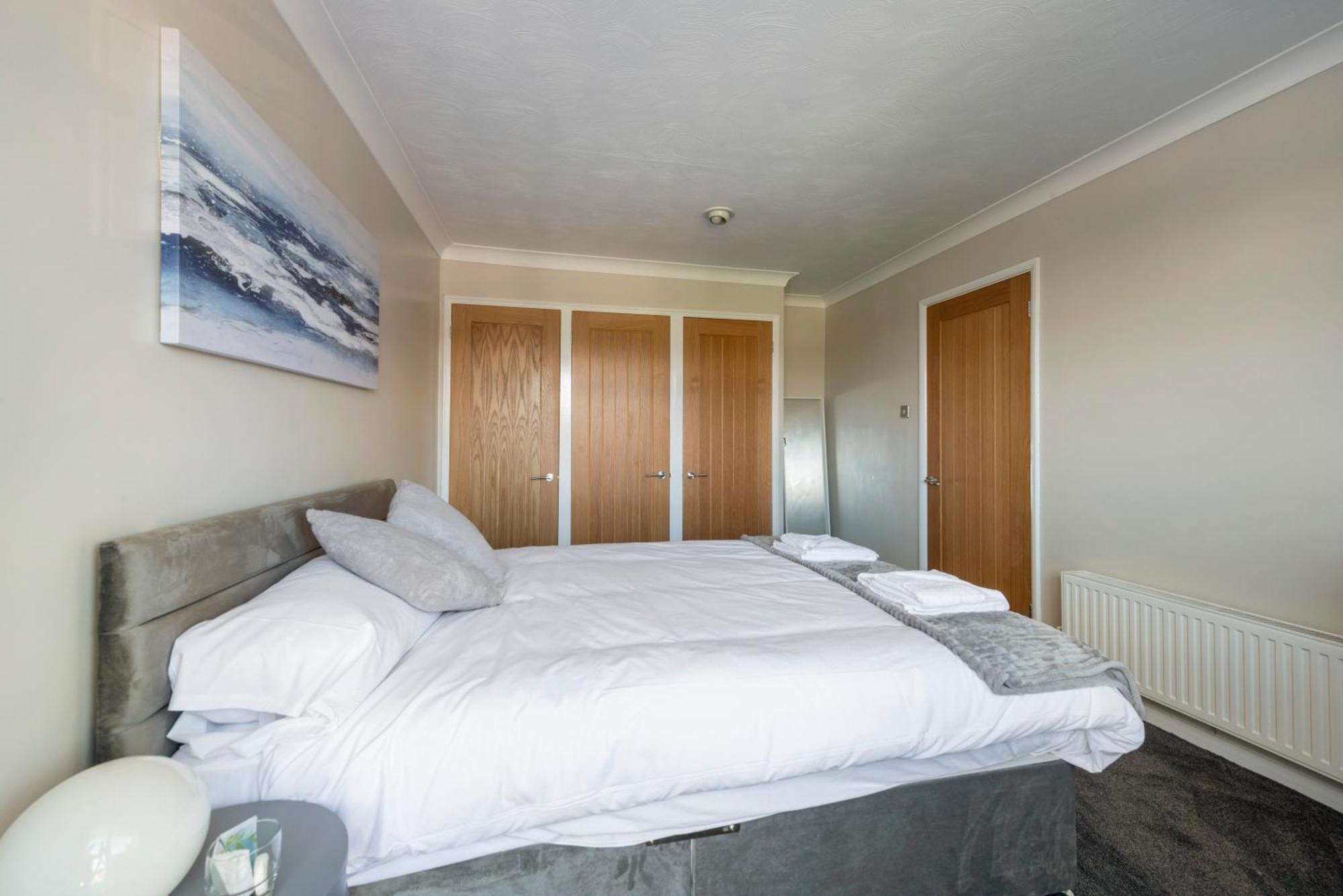 5 Bedroom Detached Beach House Poole Exterior photo