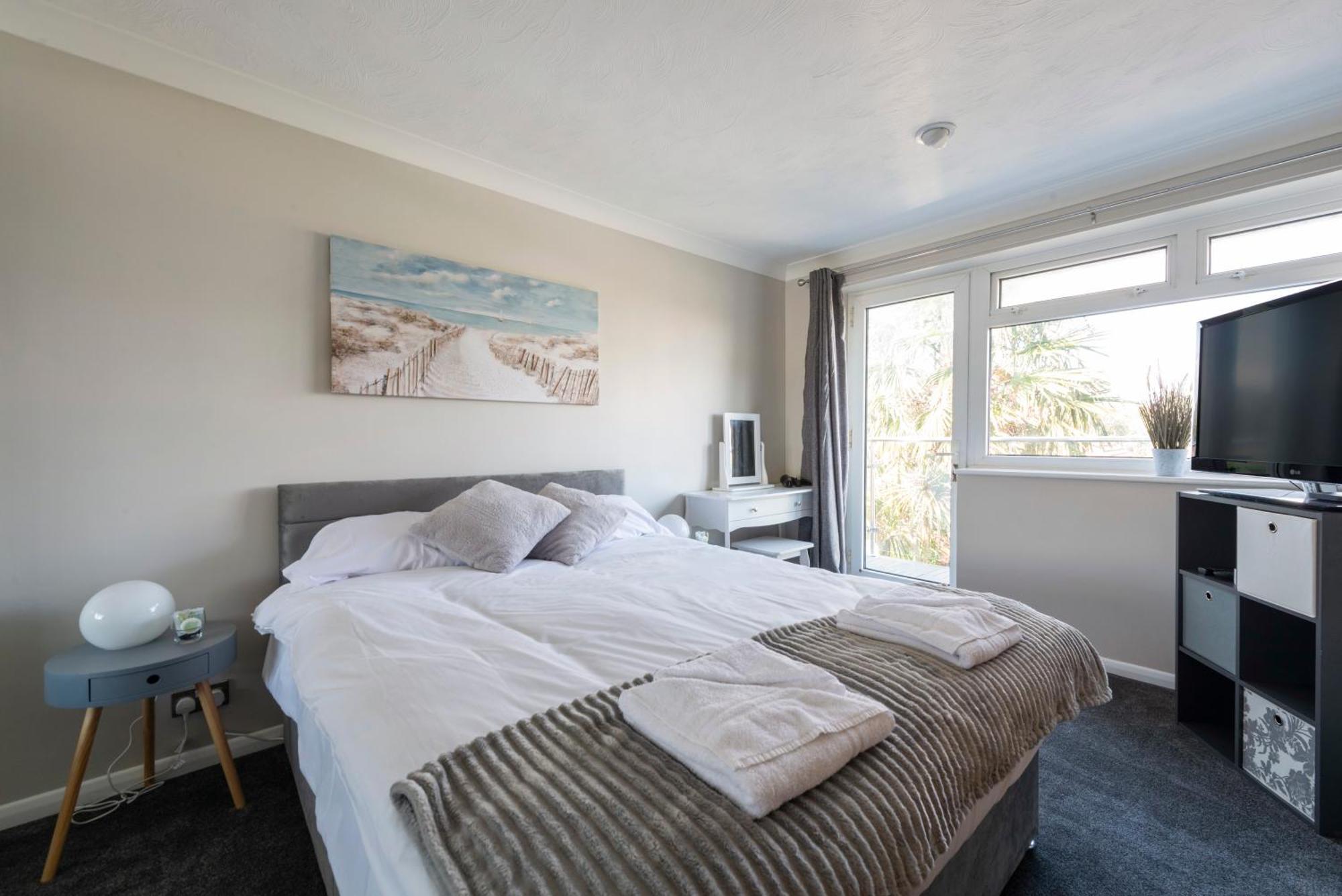 5 Bedroom Detached Beach House Poole Exterior photo