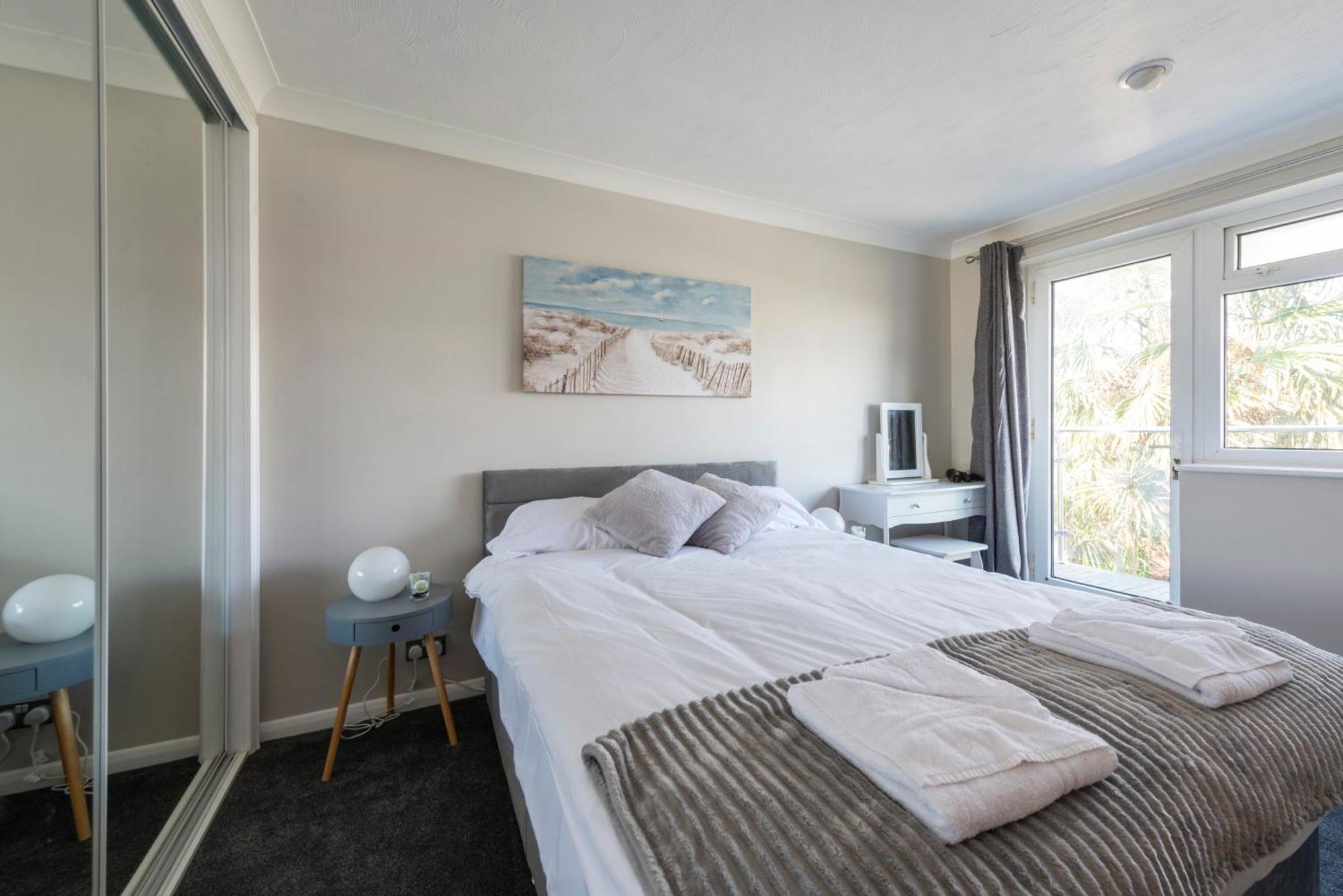 5 Bedroom Detached Beach House Poole Exterior photo