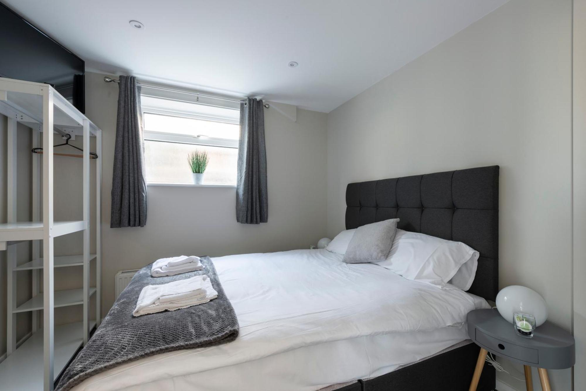 5 Bedroom Detached Beach House Poole Exterior photo